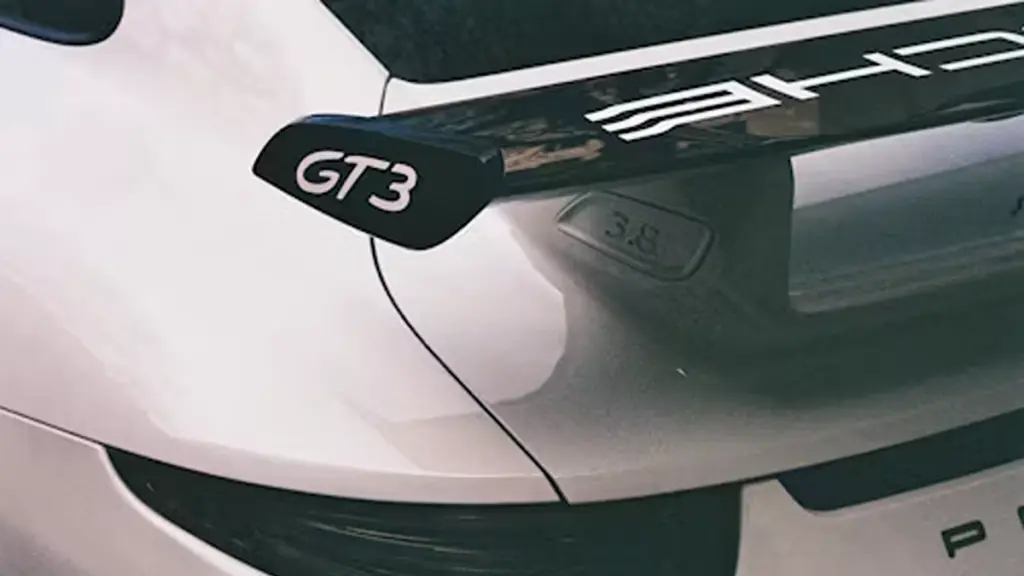 Close-up of a white porsche gt3 rear spoiler